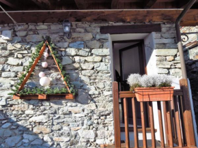 Lo Gnomo sotto al Glicine Châtillon
